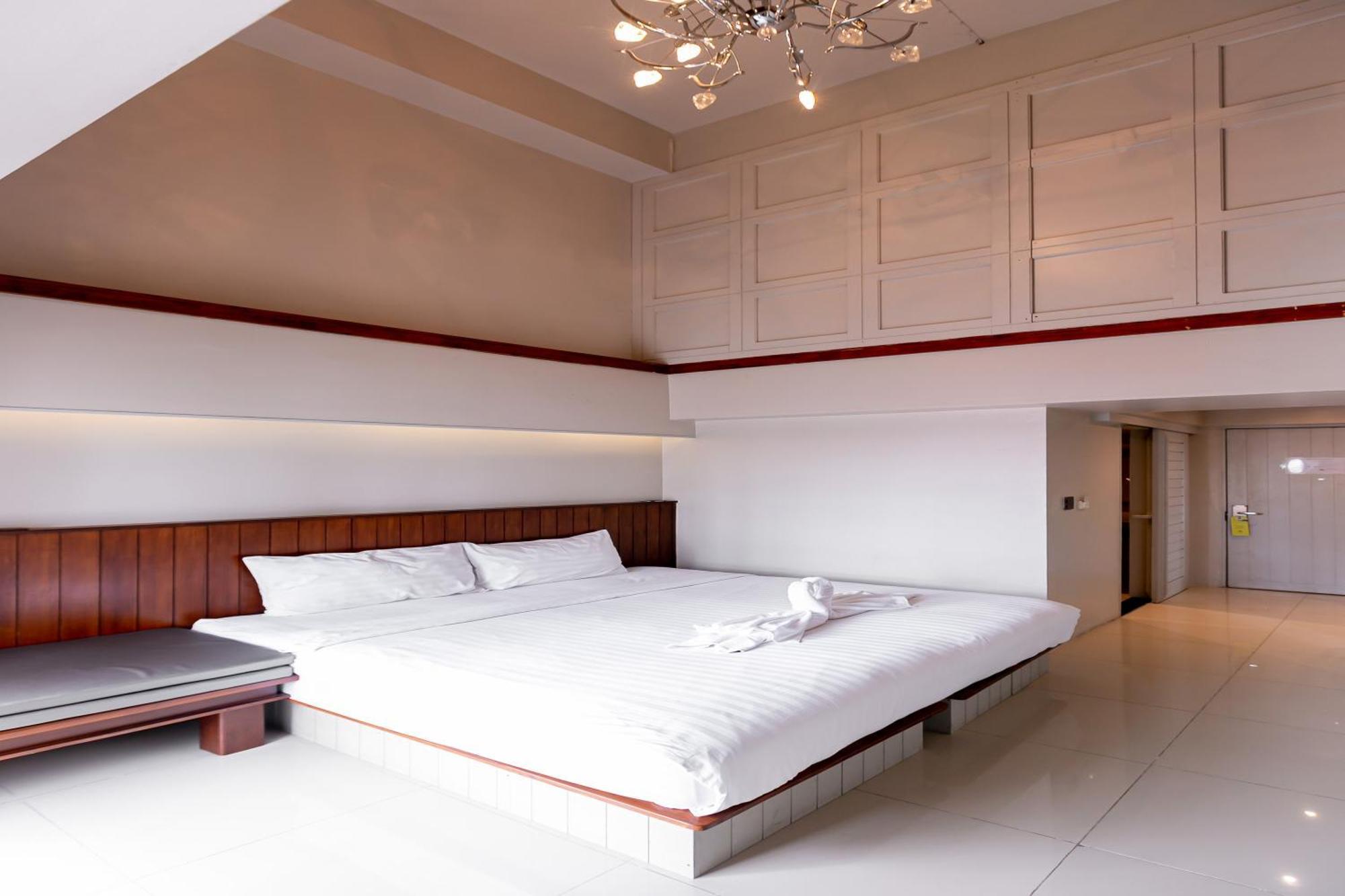 A Room Bangkok Sathorn Екстер'єр фото